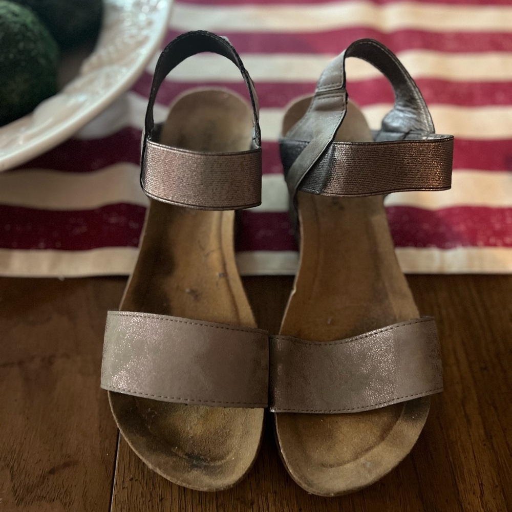 Elegant Women's Sandals in Metallic Brown